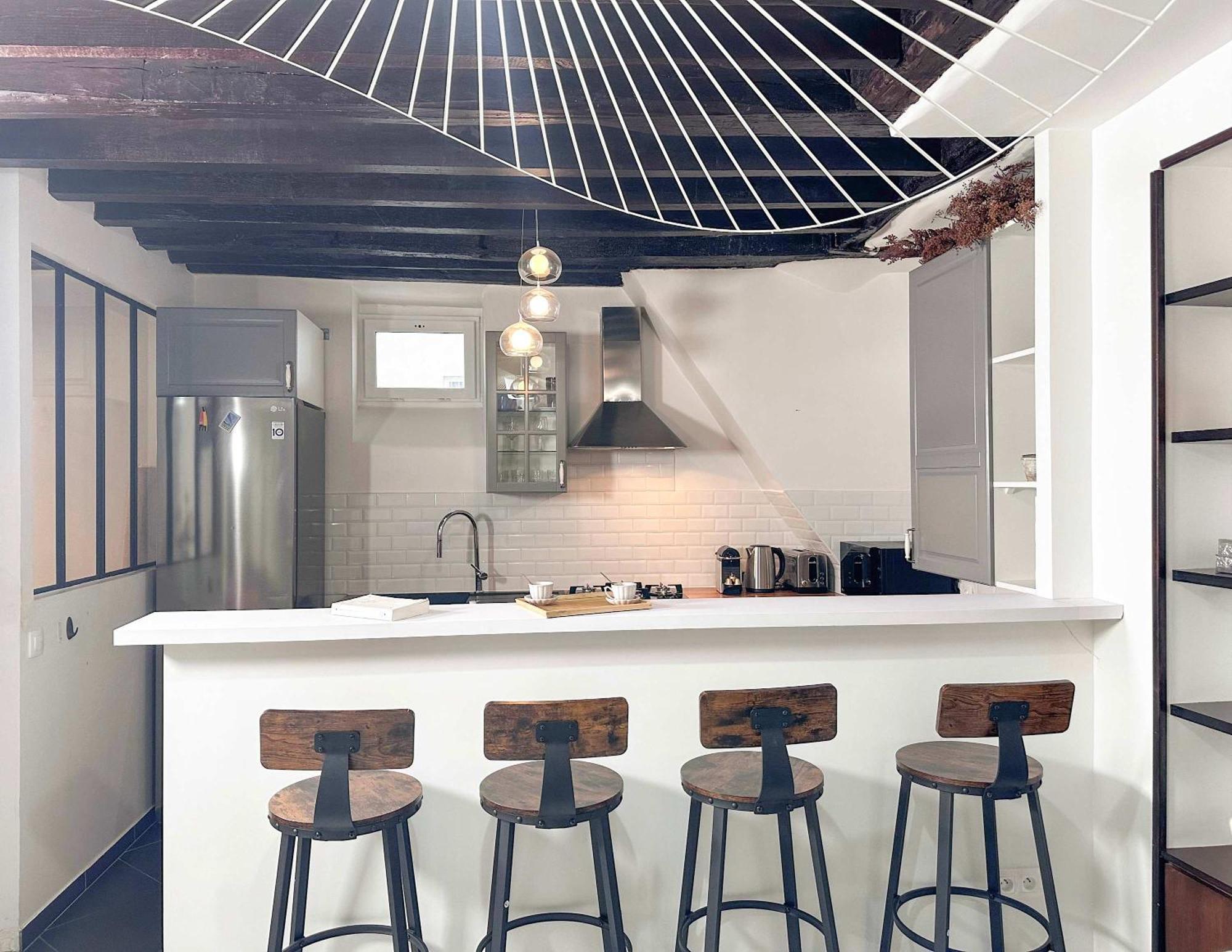 Modern & Spacious Near Le Marais Apartment