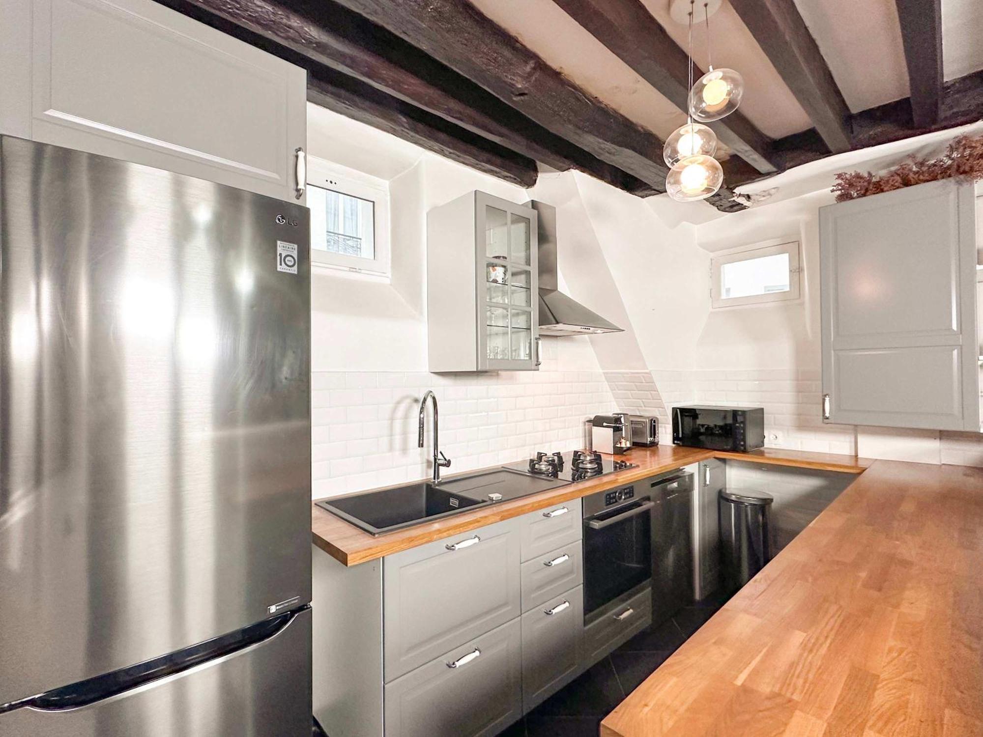 Modern & Spacious Near Le Marais Apartment *