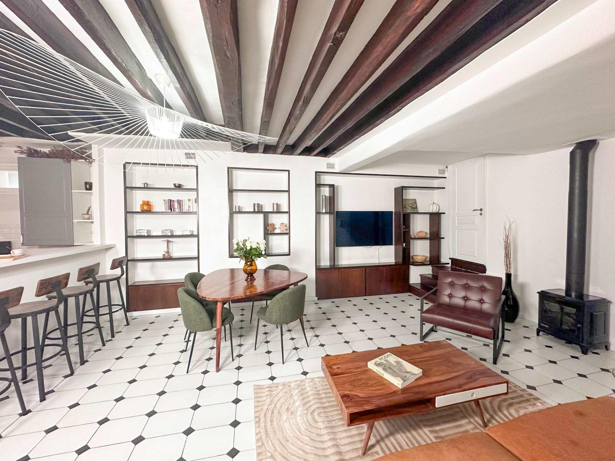 Modern & Spacious Near Le Marais Apartment